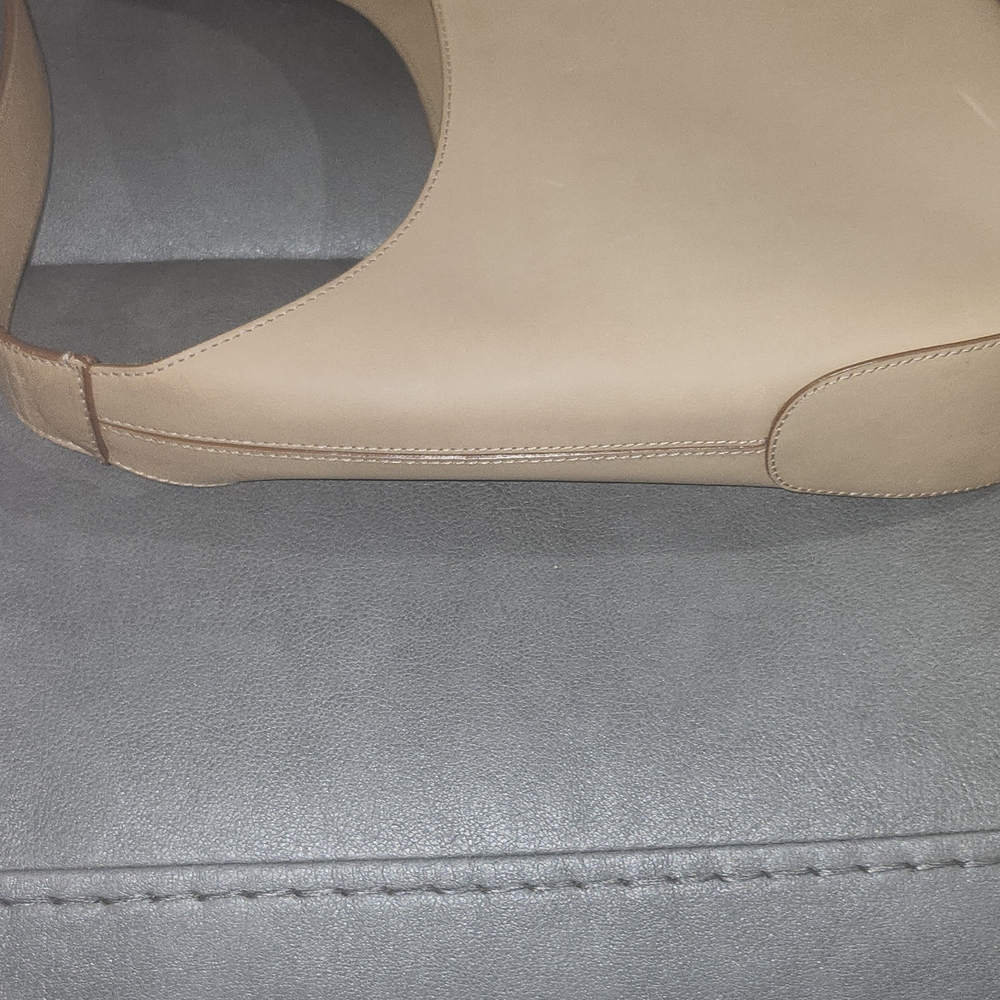 Salvatore Ferragamo Beige Shoulder Bag - Picture 8 of 13